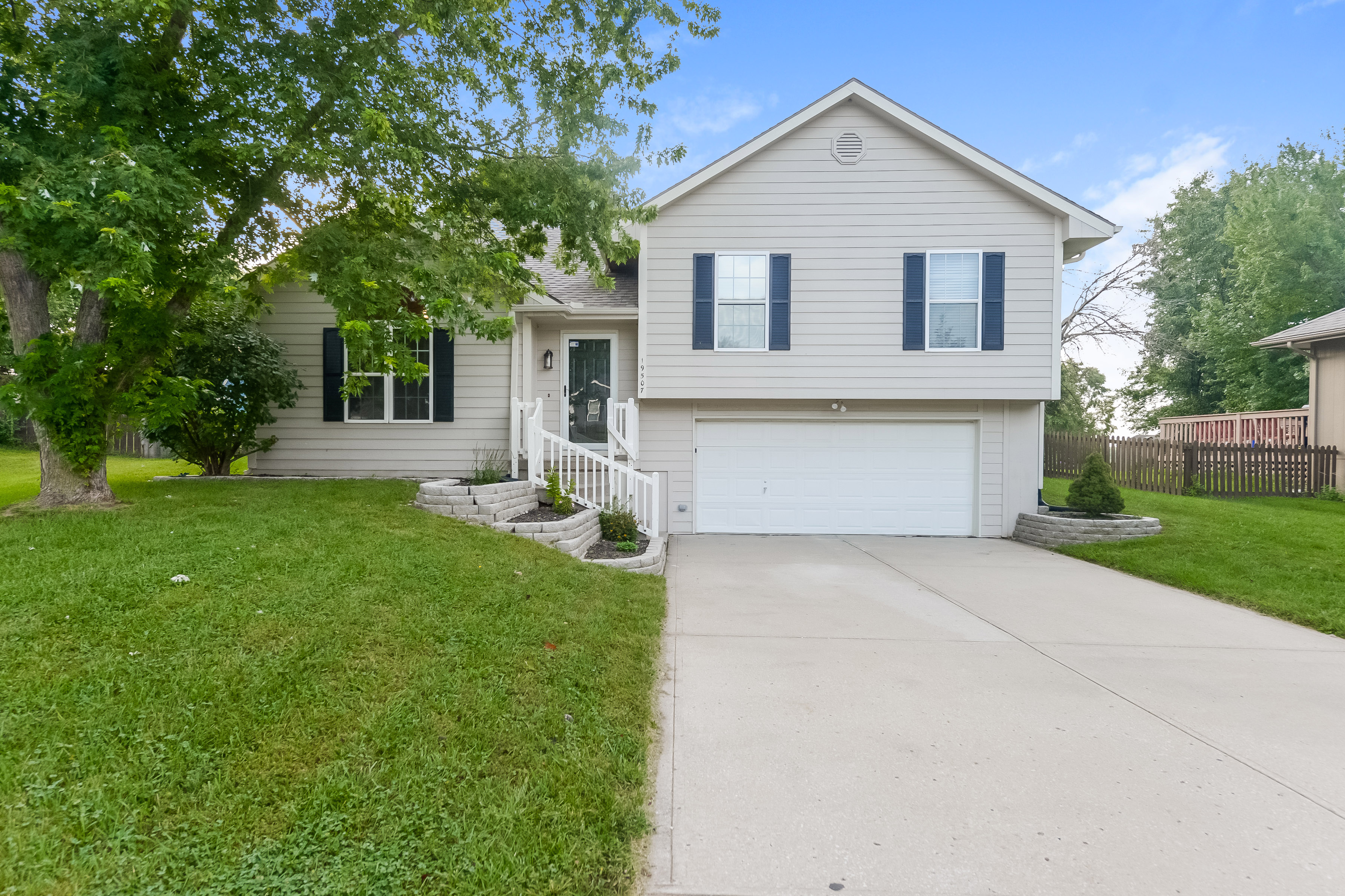 19507 Paradise Circle Smithville, MO 64089